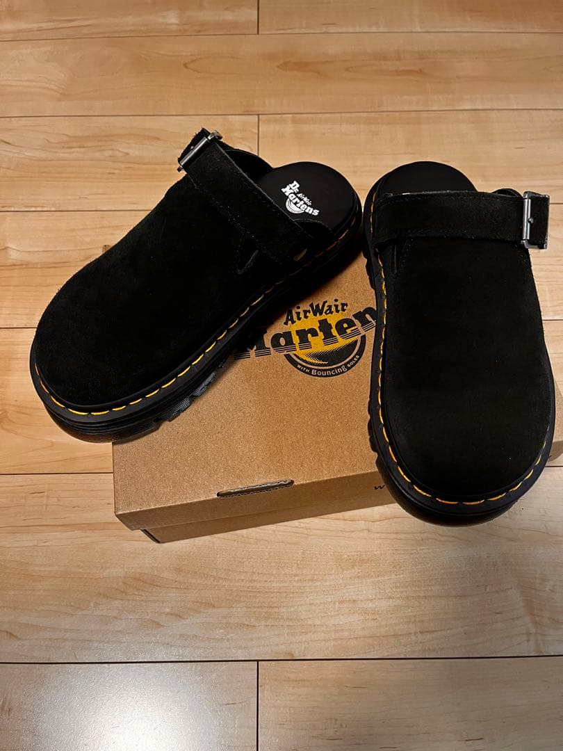 Dr. Martens ブラック スエード クロッグサンダル
