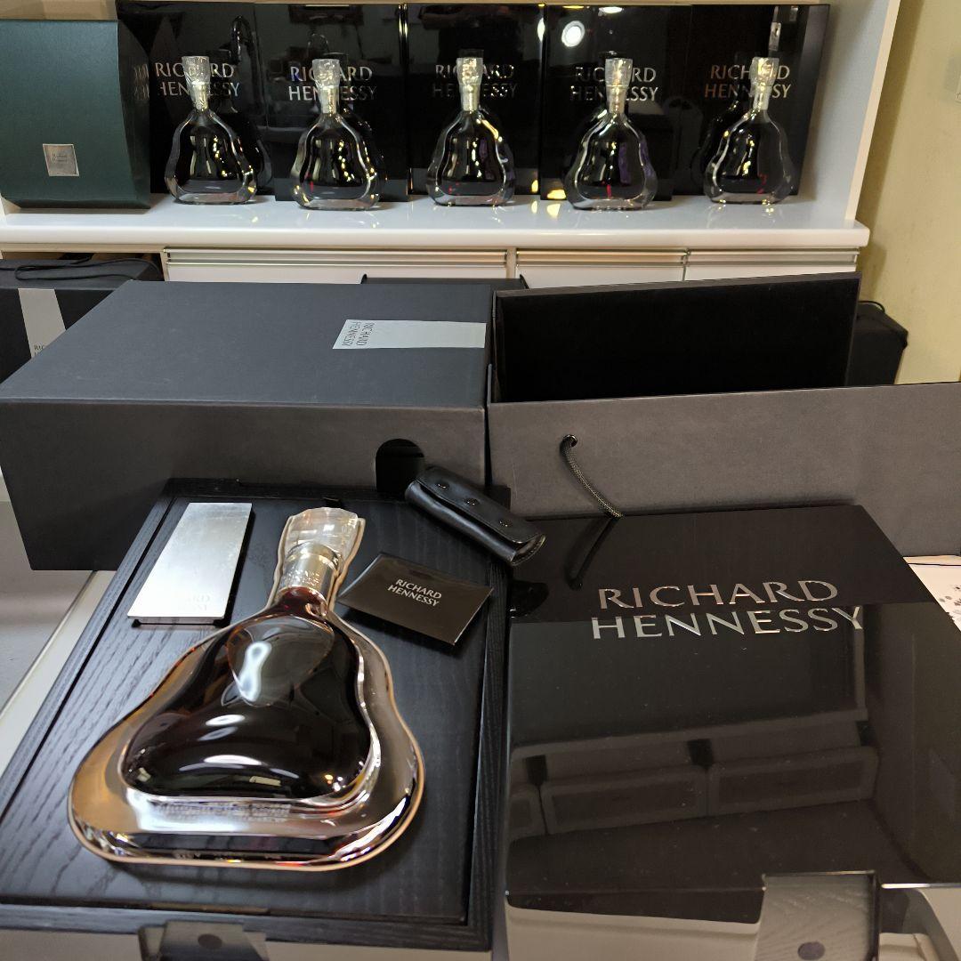 正規品のヘネシー リシャール、未開封、専用箱、外箱 、ギャランティカード付き