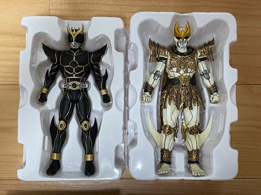 S.H.Fクウガ アルティメットフォーム &ン・ダグバ・ゼバ(真骨彫製)