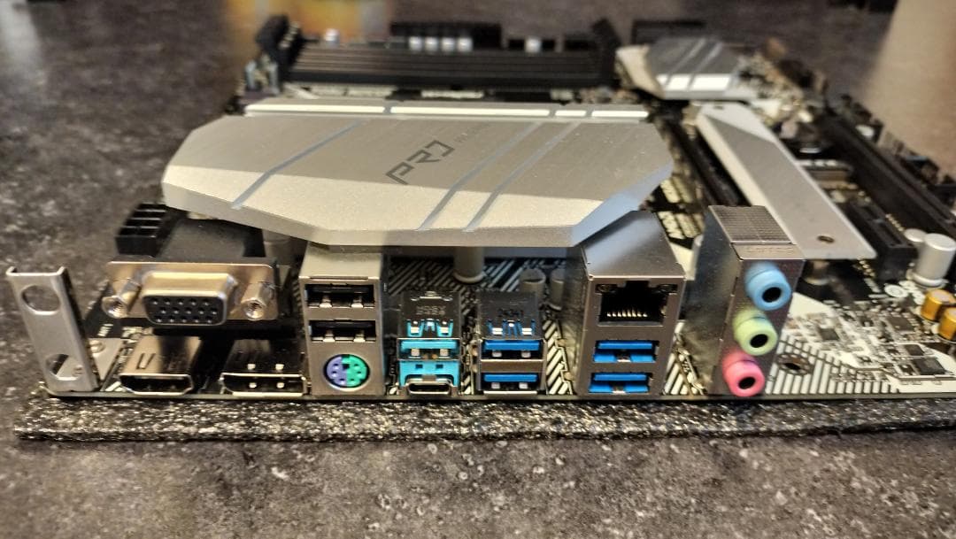 [極美品] Ryzen7 5700X3D マザボ メモリ CPUクーラー セット