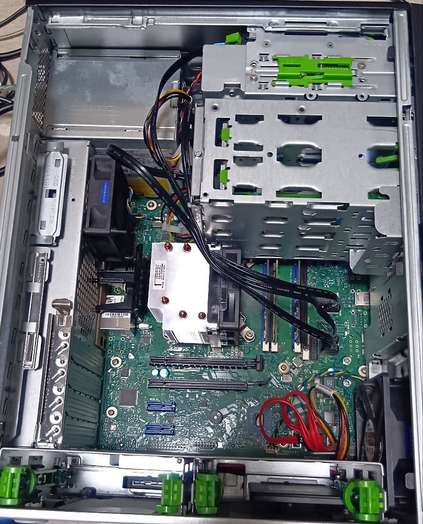 富士通　サーバー　PRIMERGY　TX1310 M3 Windows11