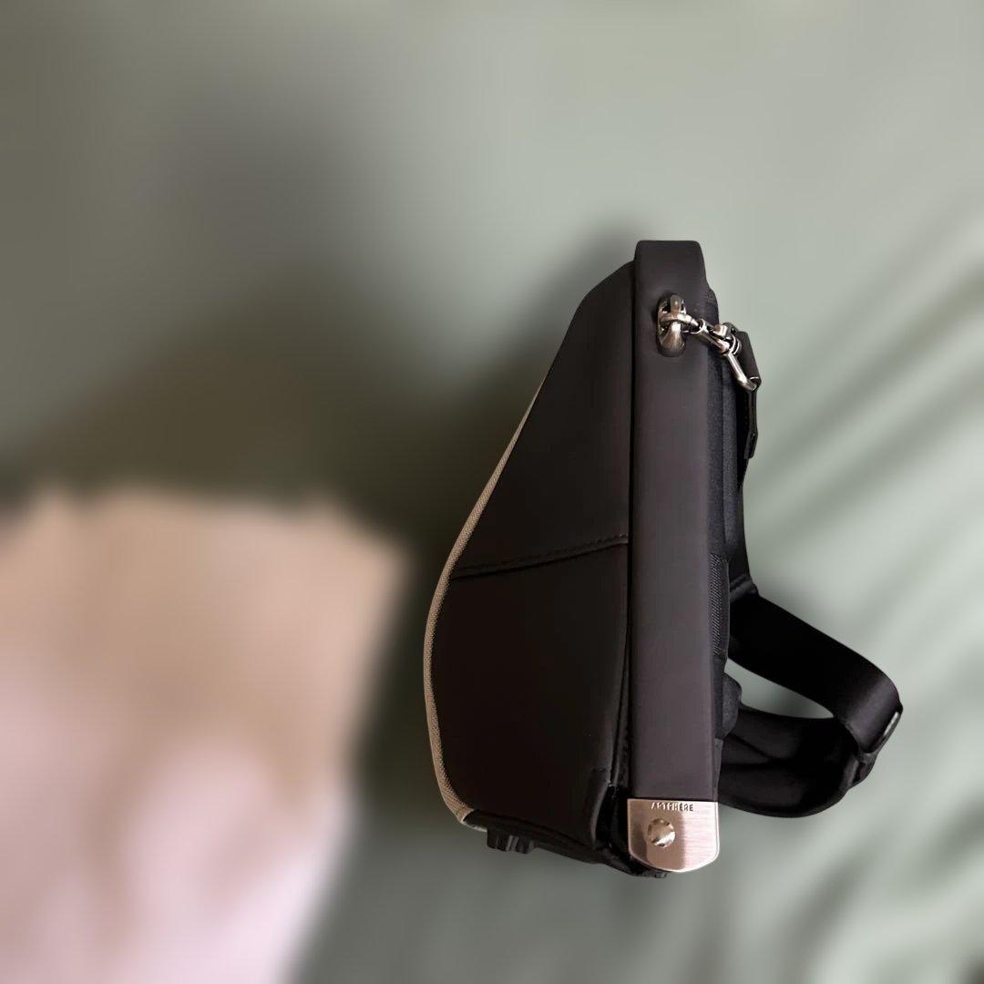 ARTPHERE ブラック ショルダーバッグ