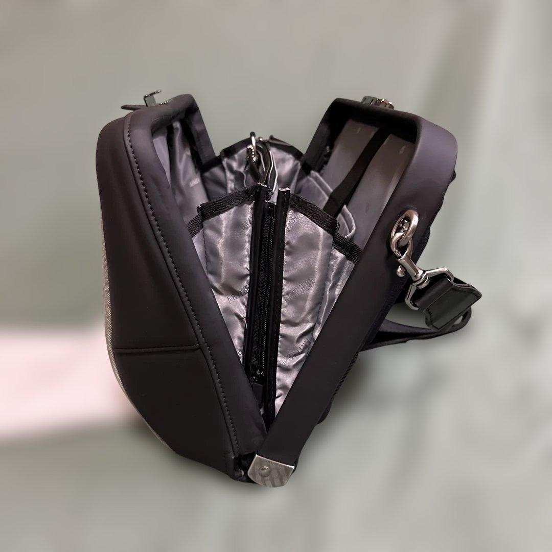 ARTPHERE ブラック ショルダーバッグ