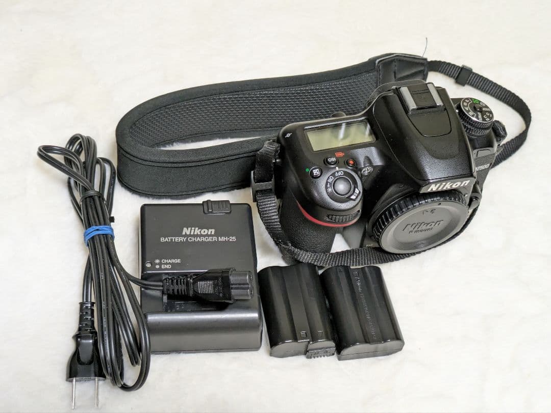 Nikon D7500 本体と付属品　シャッターカウント62775