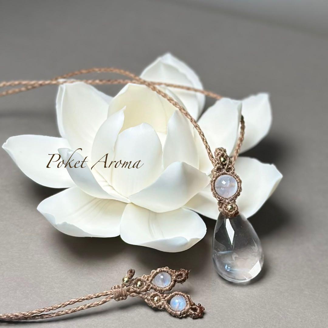 『純誌』ブルーエンジェルラダークォーツとブルームーンストーンのマクラメネックレス