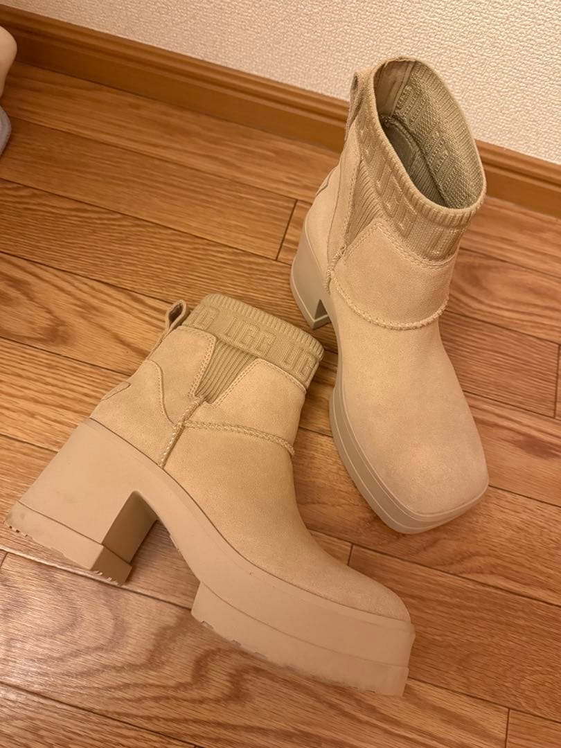 UGGモクシーチェルシー サンドUS7