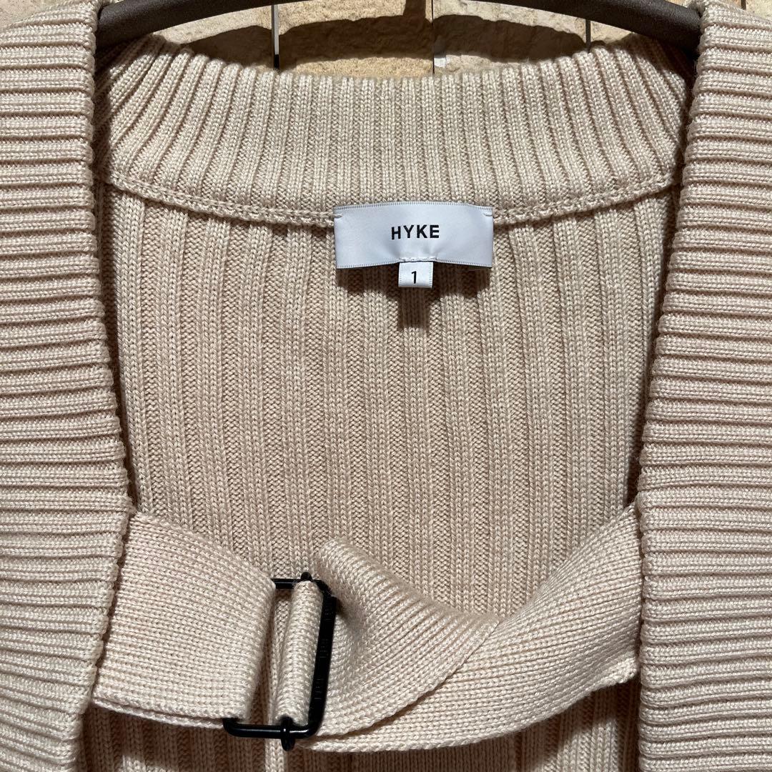 HYKE ベルテッドショートニットカーディガン