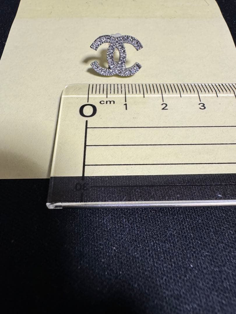 CHANEL シルバー ロゴピアス