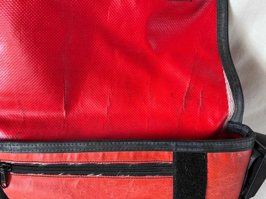 FREITAG メッセンジャーバッグ 赤/黄色