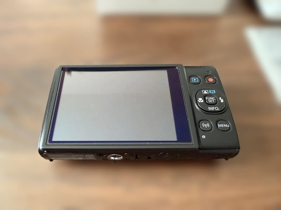 【極美品】Canon IXY650mコンパクトデジタルカメラ　ブラックおまけ付き