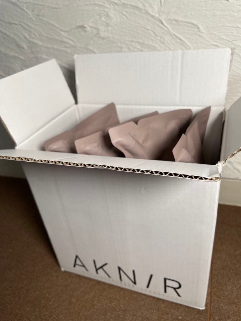 AKNIR シャンプー トリートメント各×2+スカルプブラシ通常価格20408円