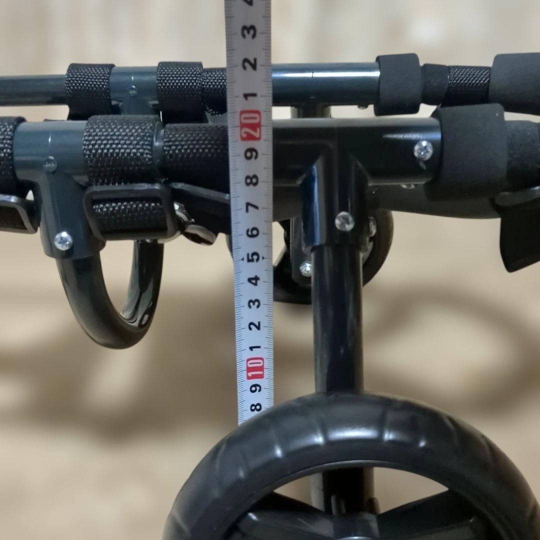 ワンちゃん4輪　リハビリ　食事補助　犬用車椅子　体制維持　犬の歩行器