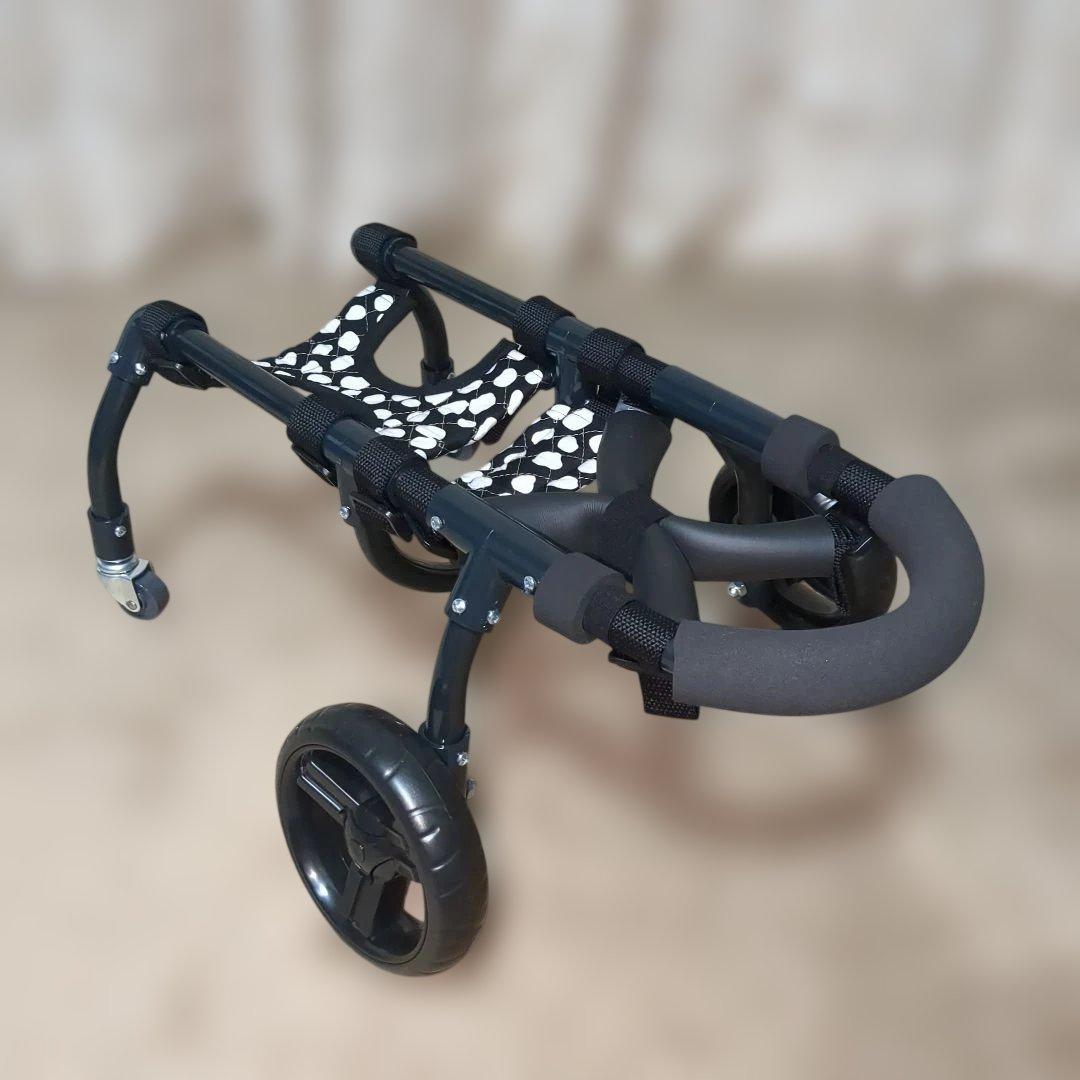 ワンちゃん4輪　リハビリ　食事補助　犬用車椅子　体制維持　犬の歩行器