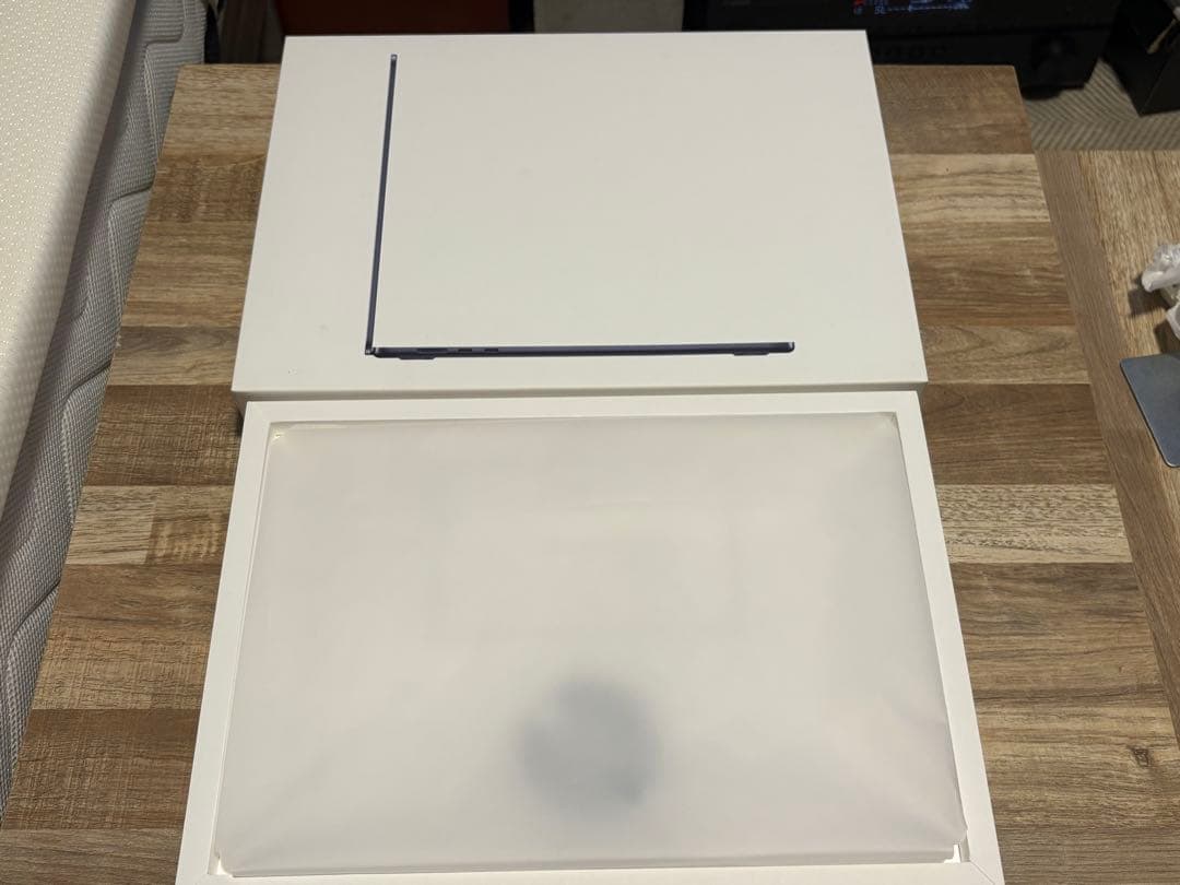 【ほぼ新品】Apple MacBook Air m2 15.4インチ　256GB