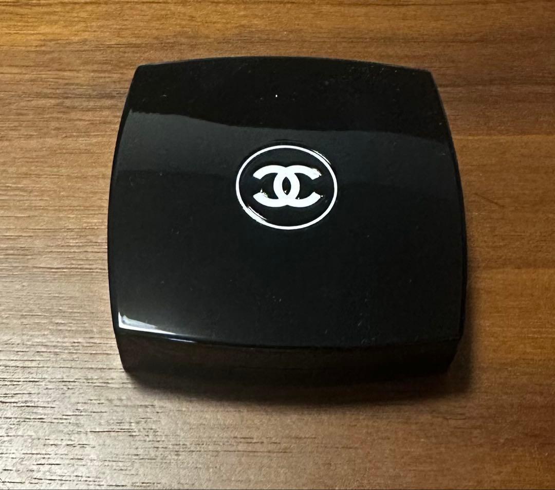 CHANEL レ キャトル オンブル ブトン 239 ブトン　バロック