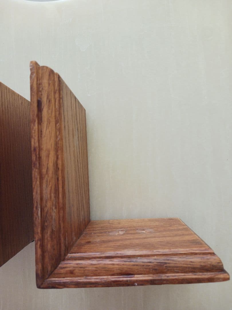 船長フィギュア付き木製ブックエンド