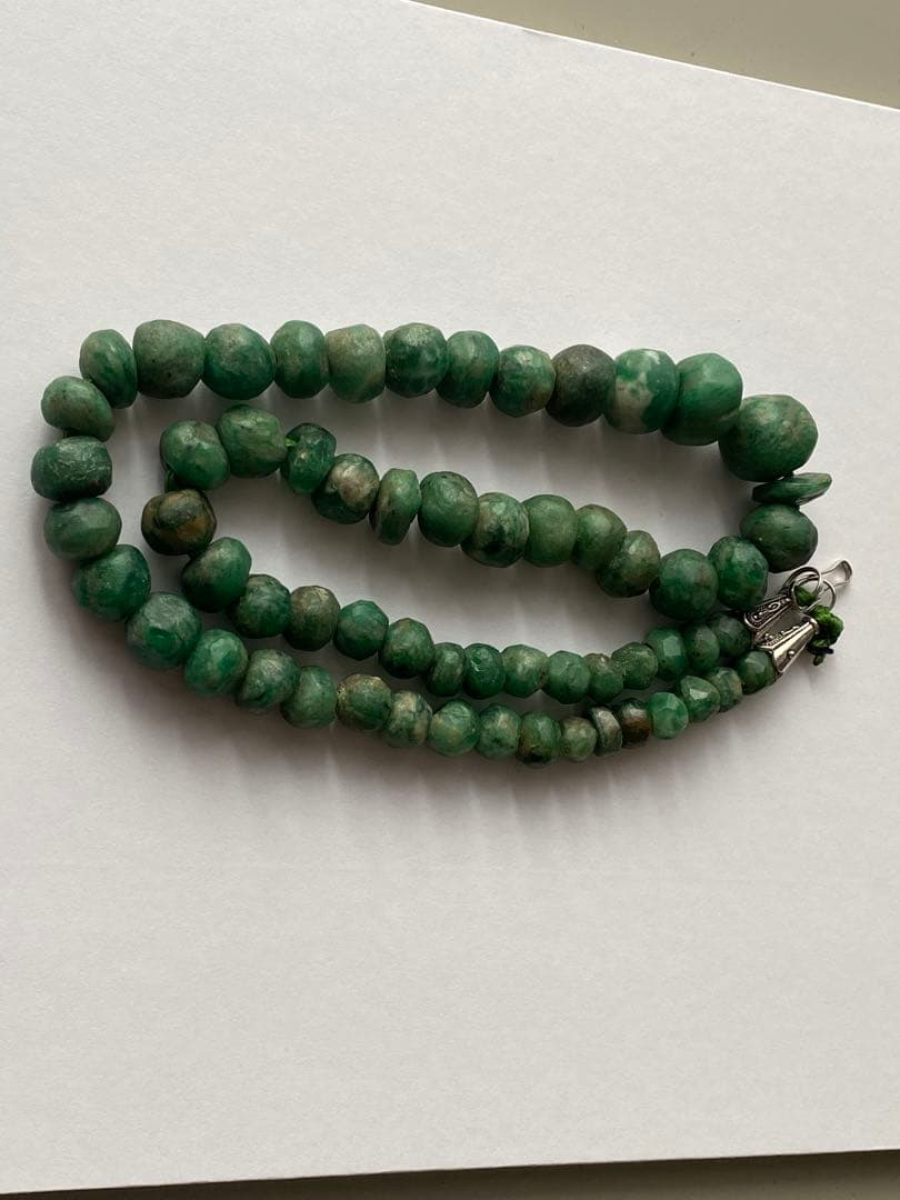 エメラルド　ビーズ