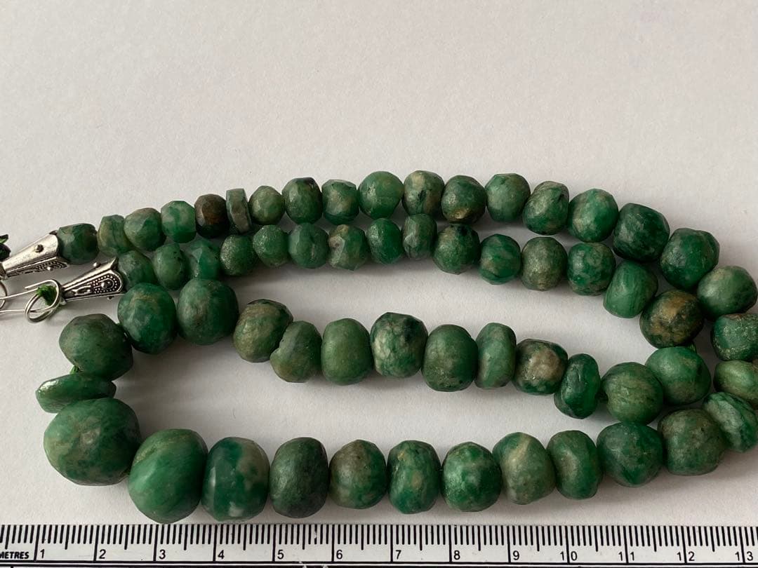 エメラルド　ビーズ