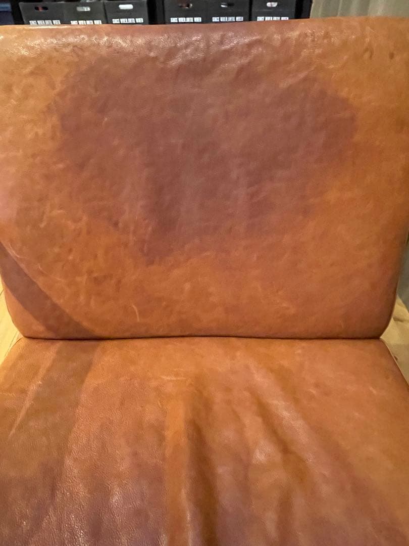 トラックファニチャー　FURROWED-LEATHER ARM CHAIR