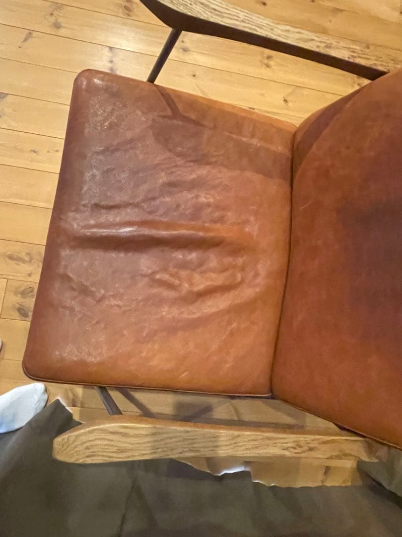 トラックファニチャー　FURROWED-LEATHER ARM CHAIR