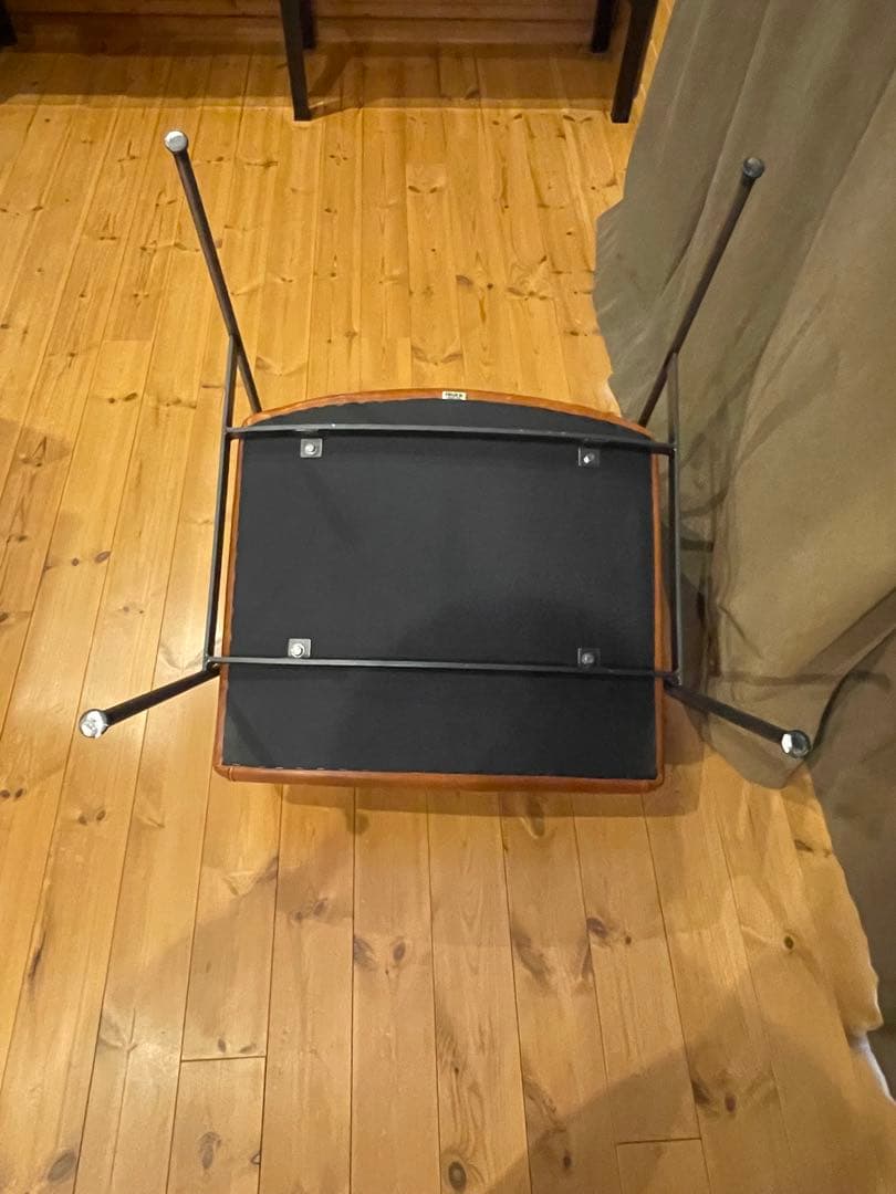 トラックファニチャー　FURROWED-LEATHER ARM CHAIR