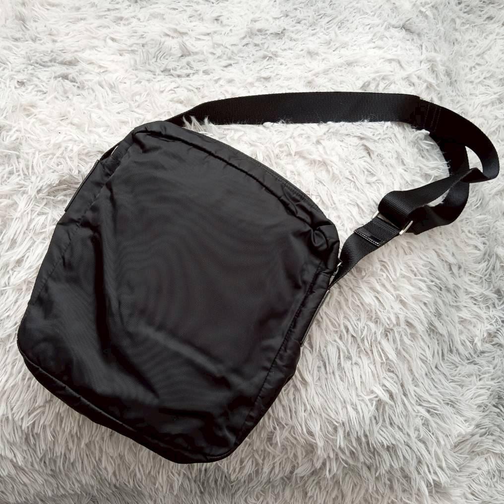 プラダ PRADA ナイロン ショルダーバッグ 黒 B7370 三角ロゴ