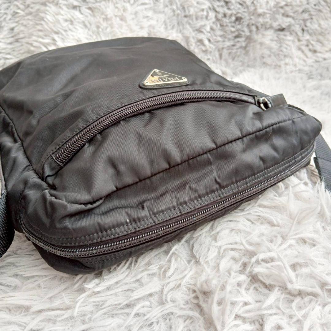 プラダ PRADA ナイロン ショルダーバッグ 黒 B7370 三角ロゴ