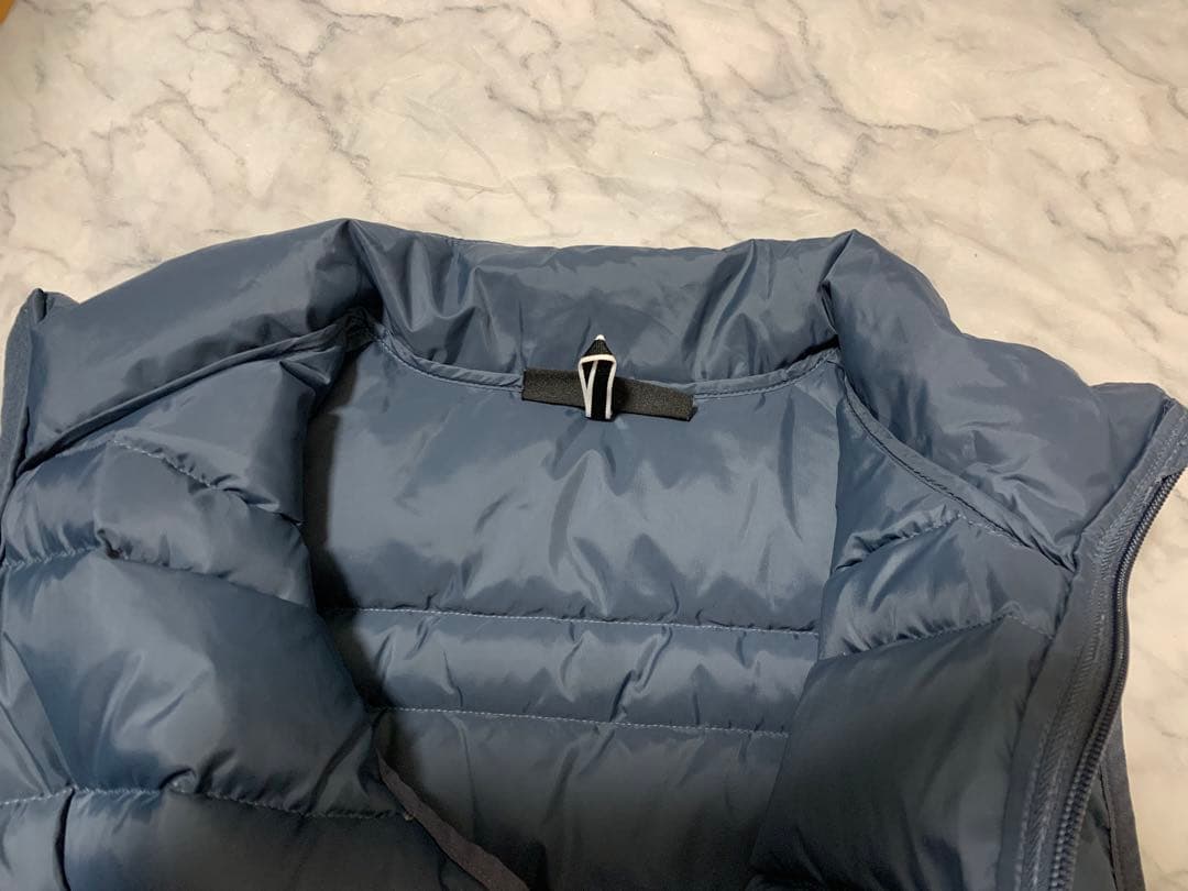 美品　UNDER ARMOUR COLDGEAR高機能 アーマーダウンベスト　L