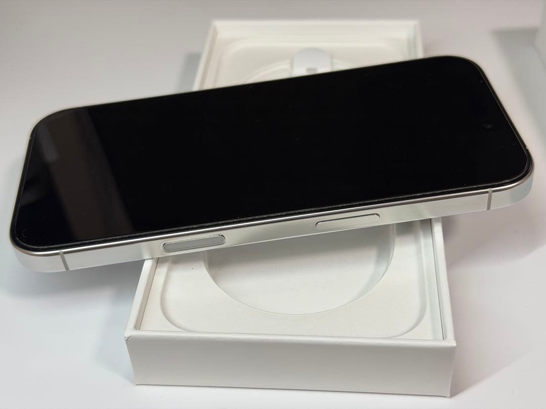 【バッテリー100%、Apple盗難保証】iPhone 16 pro 256GB