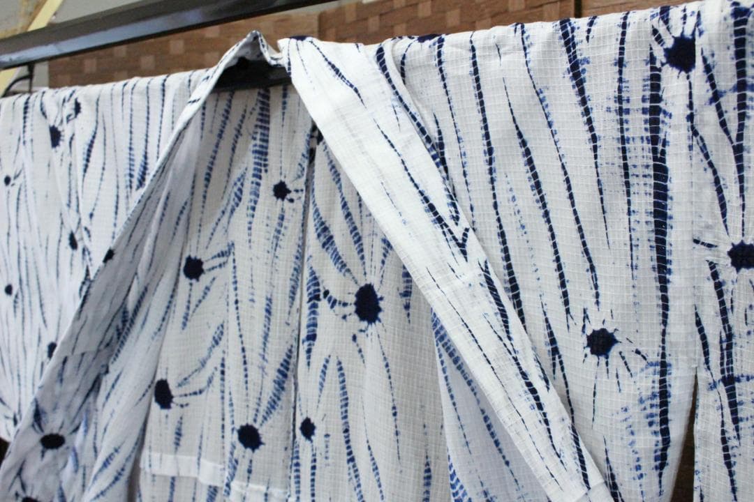 【有松絞り】【浴衣】【白地に藍】【肩身丈161/裄69】白地に藍の杢目絞り浴衣