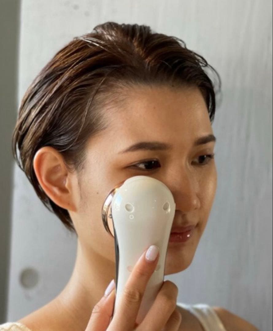 定価44000円！髪、顔両方使える！Esthead ヘッドスパ美顔器