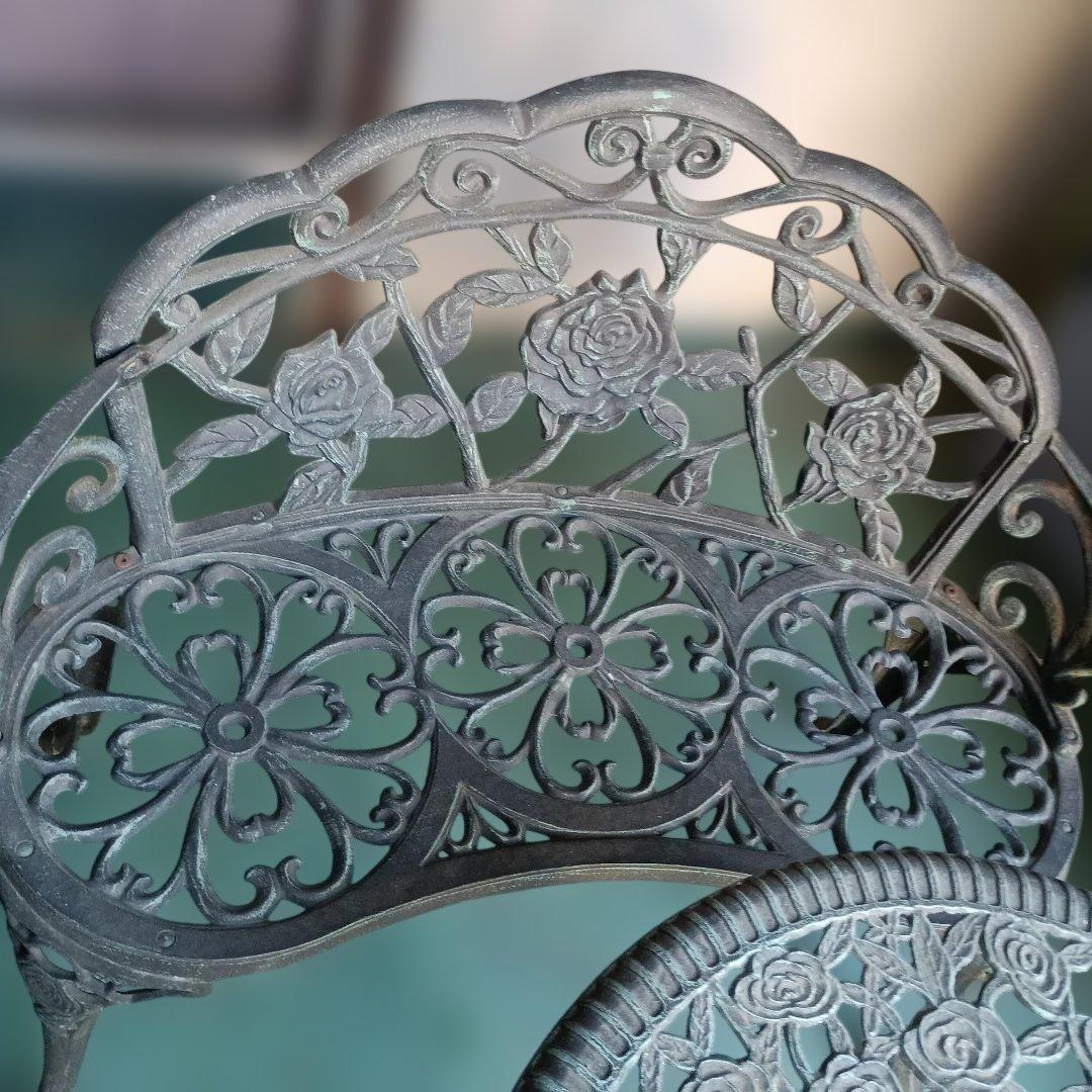 鋳鉄製花模様テーブルと椅子お買い得4点セット