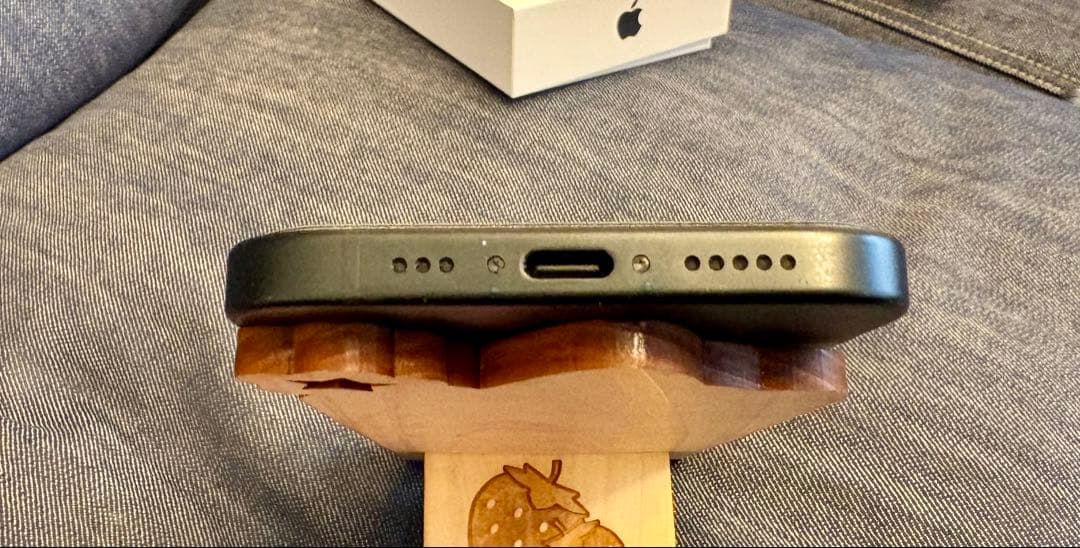 【美品】iPhone 15 128GB ブラック SIMフリー