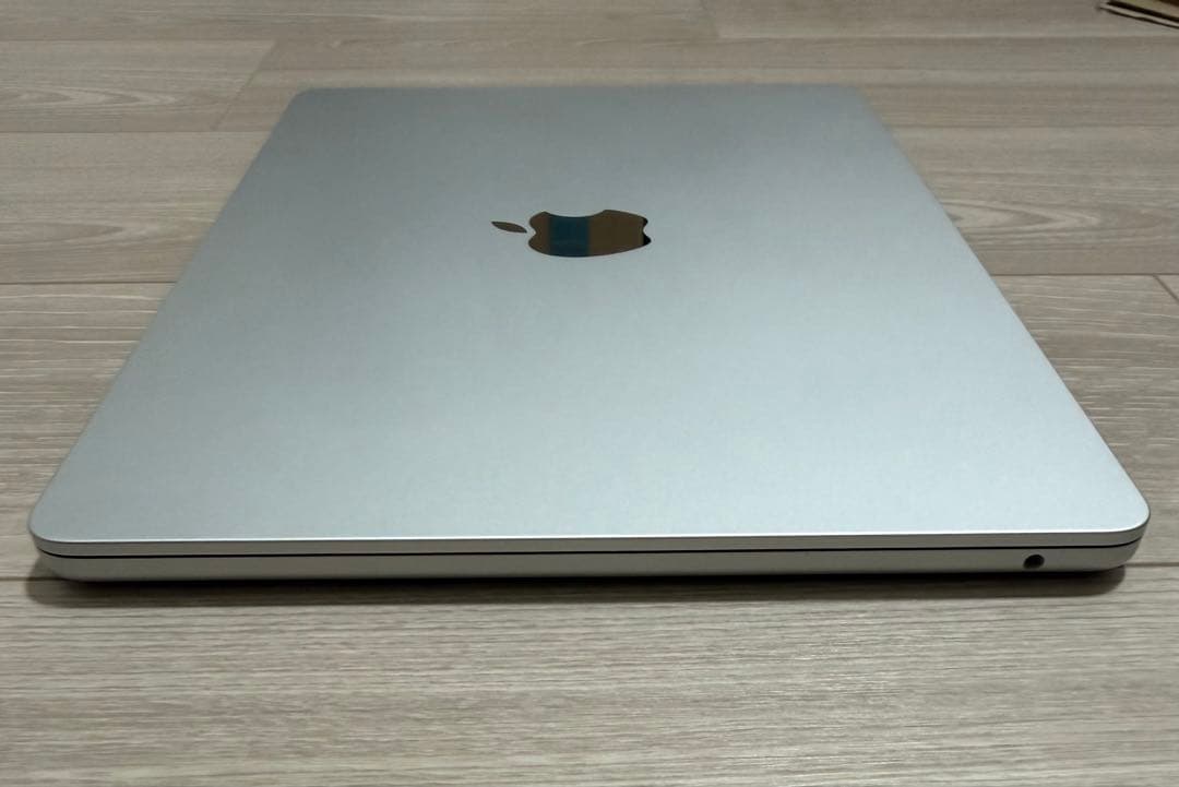 M2 MacBook Air（2022年モデル）シルバー