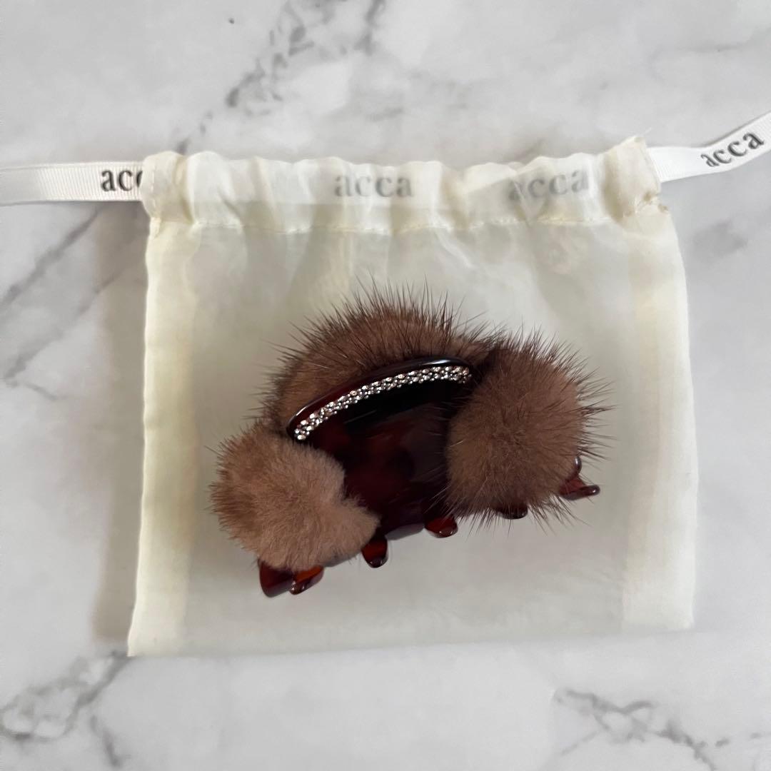 美品　acca アッカ　ミンクファー　スワロフスキー付きヘアクリップ