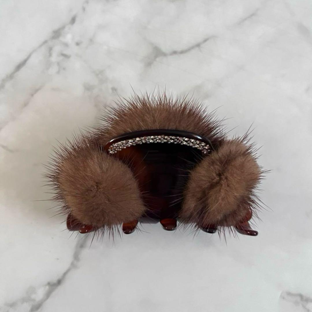 美品　acca アッカ　ミンクファー　スワロフスキー付きヘアクリップ