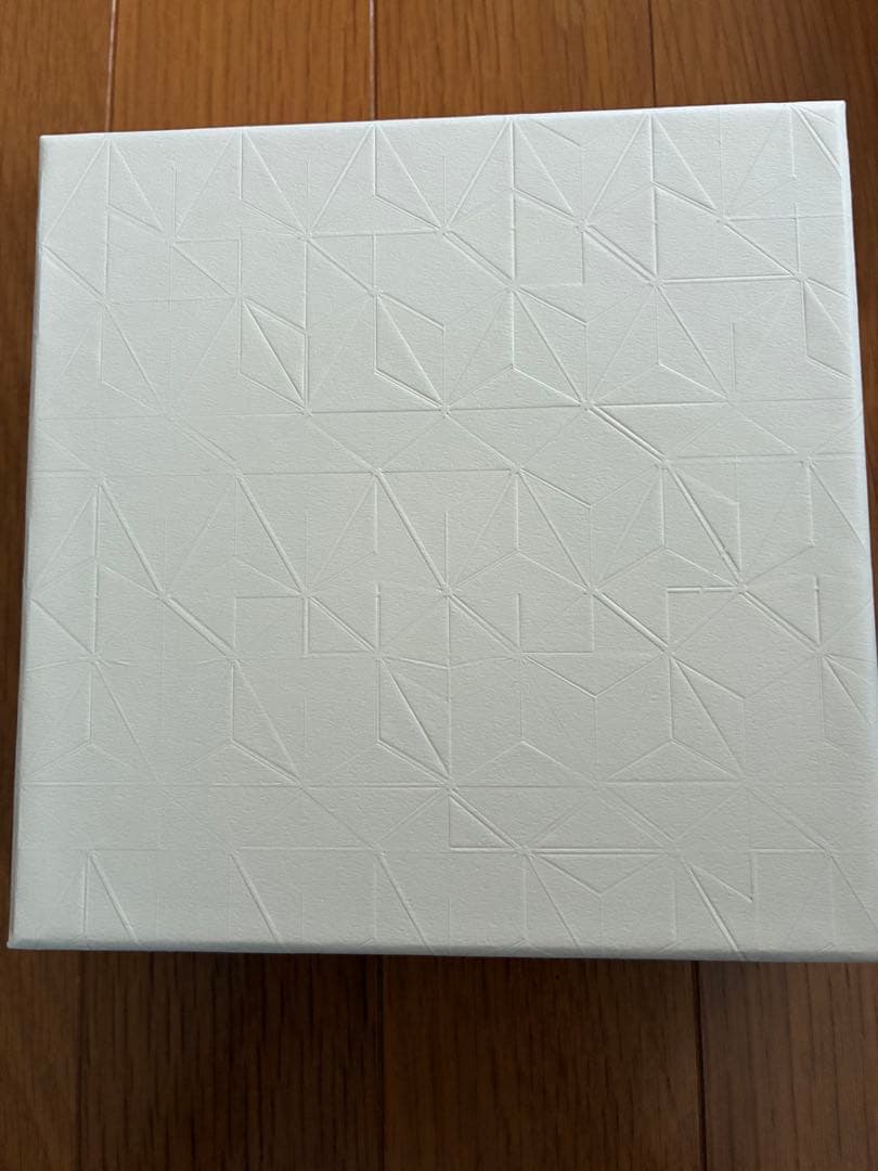 【非売品】大阪関西万博 ウーマンズパビリオン ノベルティ 安藤由香氏作　皿