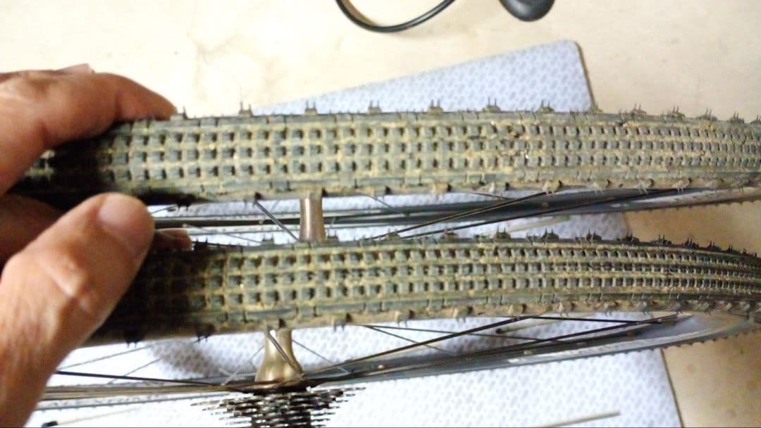 グラベルキングSK 700x26C クリンチャー10sホイールスプロケ付き