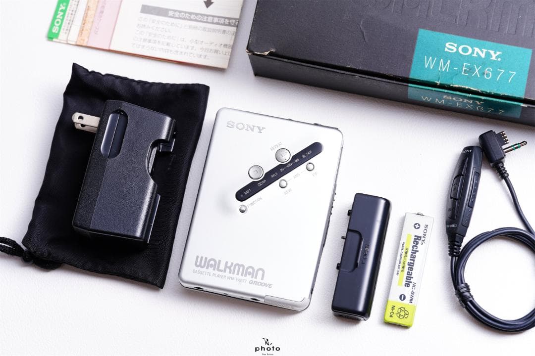 SONY WALKMAN 名機 カセットウォークマン WM-EX677 シルバー