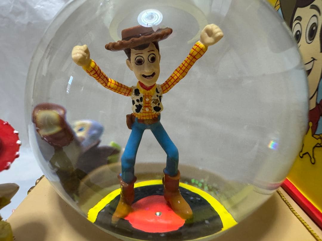 ディズニーストア トイストーリー2 オルゴール付きスノーグローブ