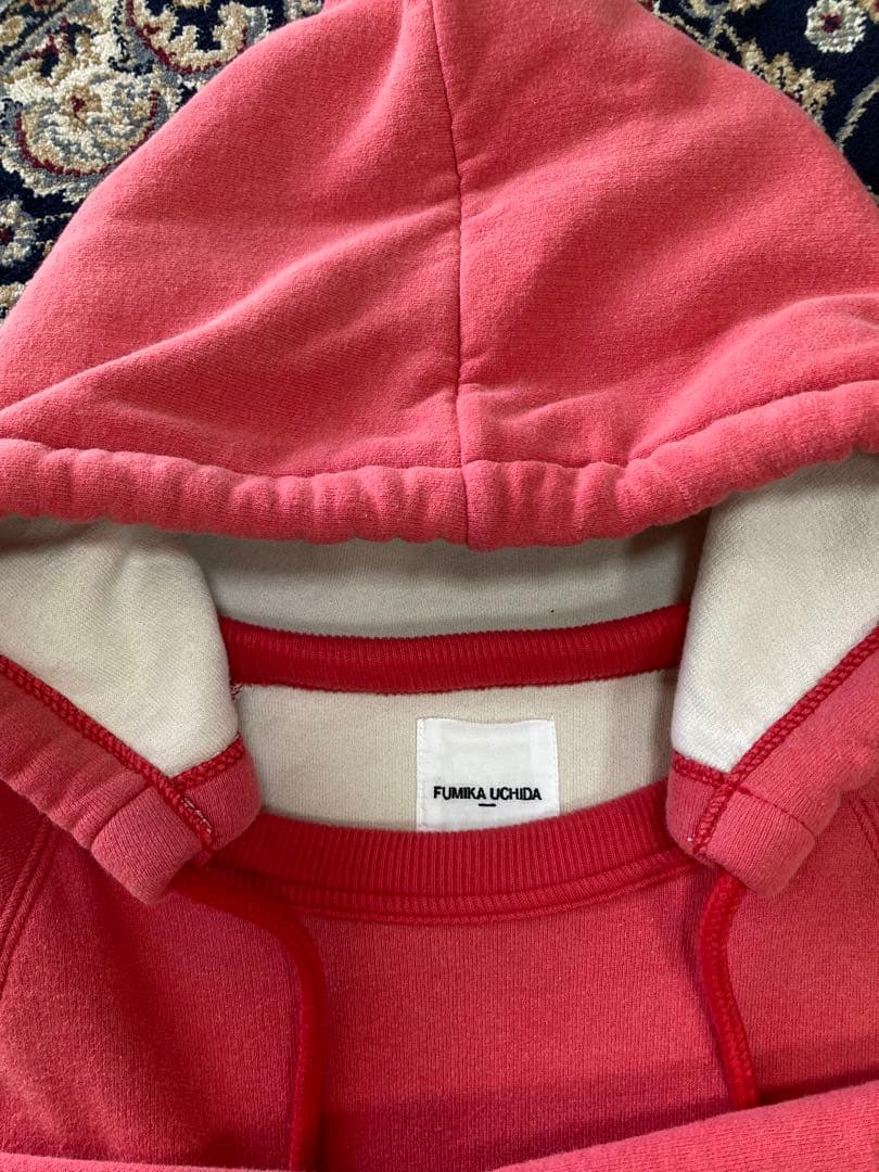 FUMIKA_UCHIDA/2-TONE PULLOVER HOODIE　レッド