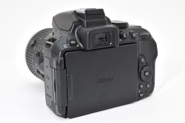 【美品】ニコン Nikon D5300 レンズキット 《ショット数4888回》