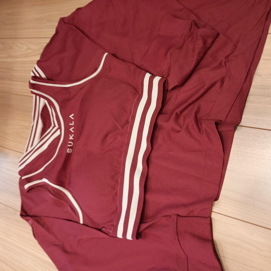 SUKALAブラトップ付きネックプルオーバーシャドーストライプメランジレギンスｍ