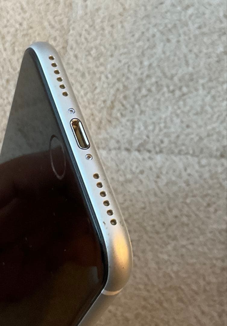 まだ現役　iPhone SE 第2世代　64GB