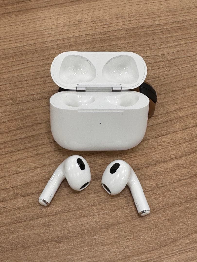 Apple AirPods 第3世代 A2564｜美品・保護ケース付き・動作良好