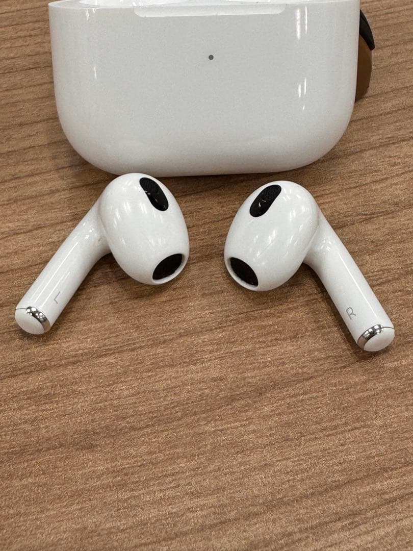 Apple AirPods 第3世代 A2564｜美品・保護ケース付き・動作良好