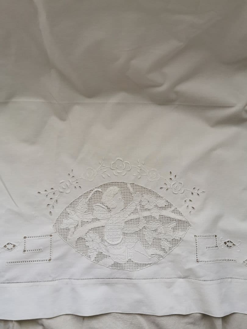 アンティークイタリア ニードルワーク刺繍 木登りのエンジェル リーフと天使クロス