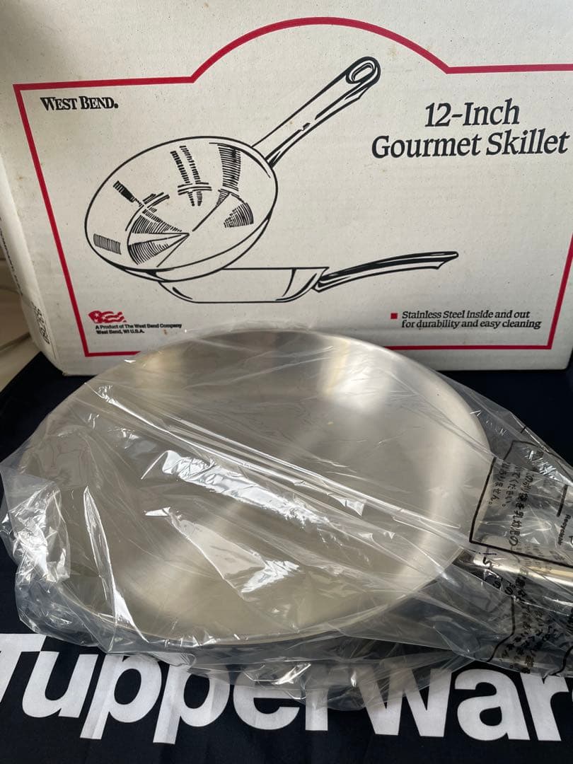 新品。タッパーウェア　ステンレスフライパン WEST BEND 12-Inch