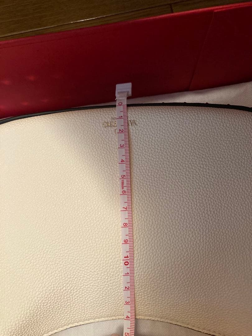 Valentino スタッズ付きオフホワイトショルダーバッグ