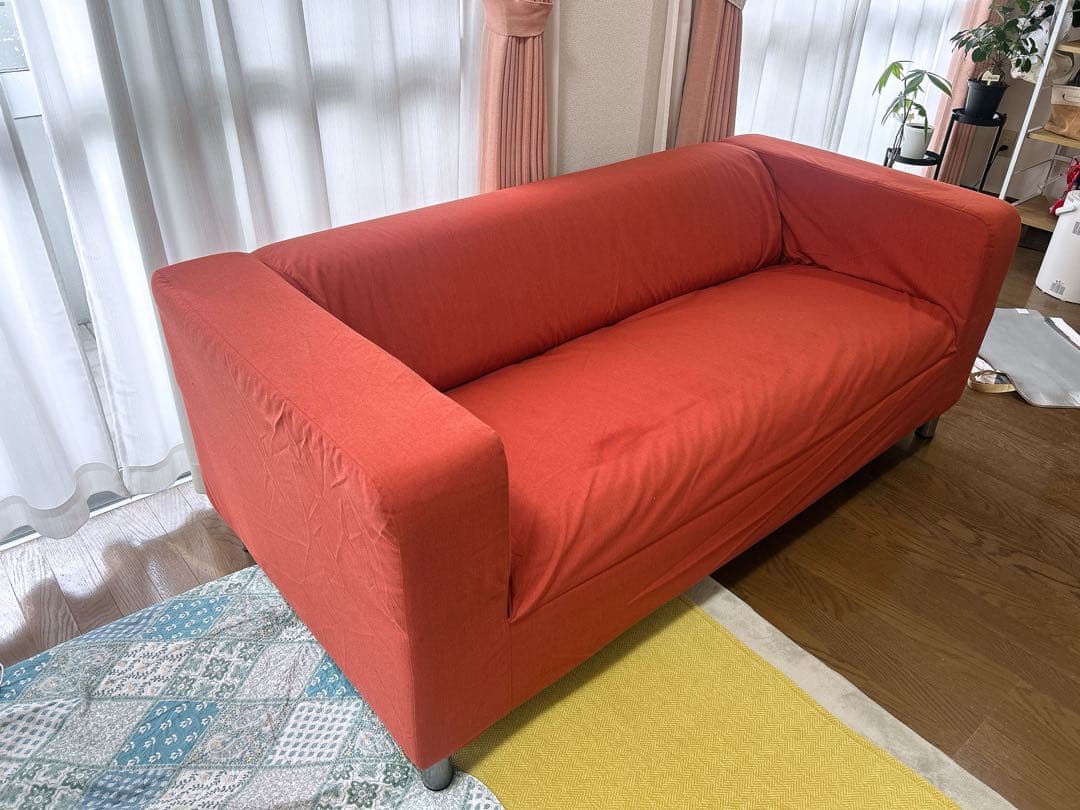 IKEAの2人掛けソファ